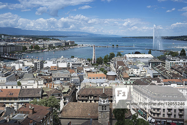 Schweiz  Genf  Blick von oben auf die Stadt und den Genfersee