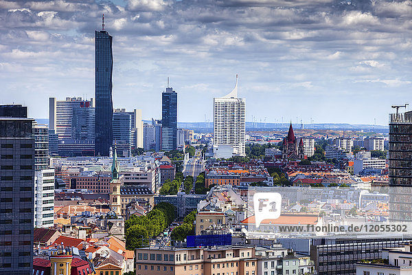 Österreich  Wien  Stadtbild mit Skyline