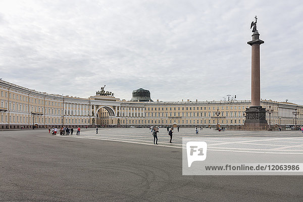 General Staff and Ministries Building with Alexander Column  Palace square  Saint Petersburg  Russia