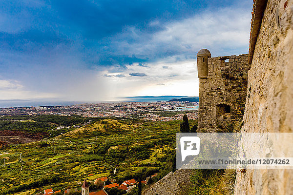 Blick von der Festung von Klis  wo Game of Thrones gedreht wurde  Kroatien  Europa