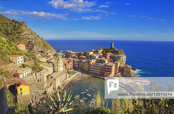 The colorful sea village of Vernazza  Cinque Terre  UNESCO World Heritage Site  Liguria  Italy  Europe