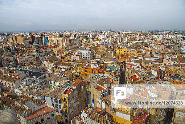 Der Blick über Valencia von der Kathedrale von Valencia  Valencia  Spanien  Europa