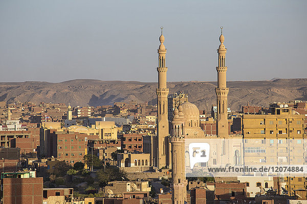 Blick auf die Skyline von Assuan  Assuan  Oberägypten  Ägypten  Nordafrika  Afrika