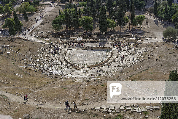 Theater des Dionysos vom Akropolis-Hügel aus gesehen  Athen  Griechenland  Europa