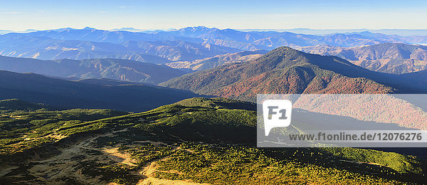 Ukraine  Gebiet Zakarpattia  Karpaten  Chornohora  Landschaft mit Berg Hoverla