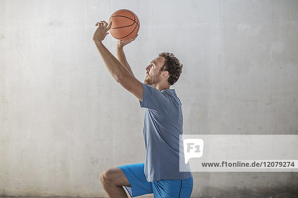 Sportive man throwing a basketball