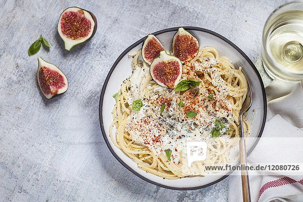 Spaghetti al gorgonzola  Spaghetti mit Gorgonzolasauce  Feigen und Weißwein