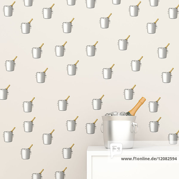Champagnerflasche im Kühler vor der Tapete mit Champagner-Kühler-Muster, 3D-Rendering