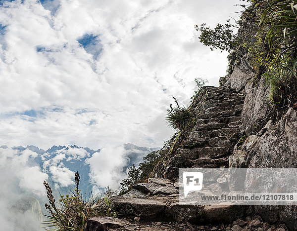 Schritte auf dem Berg  Machu Picchu  Cusco  Peru  Südamerika