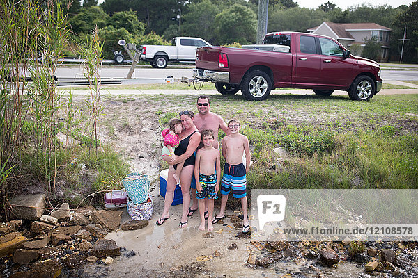 Familie auf Sandbank am Wasser  Destin  Florida