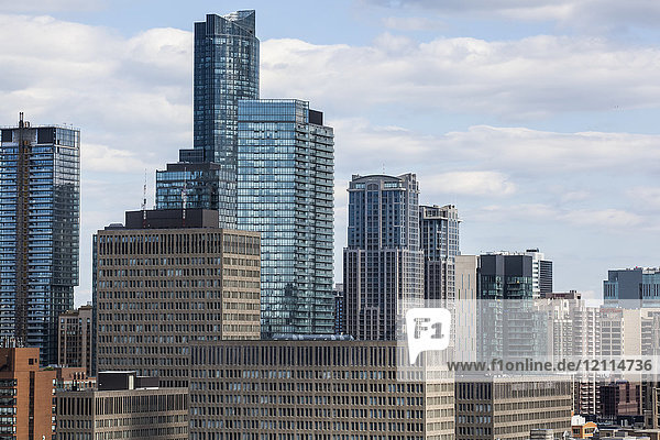 Wolkenkratzer-Eigentumswohnungen in der Innenstadt von Toronto; Toronto  Ontario  Kanada