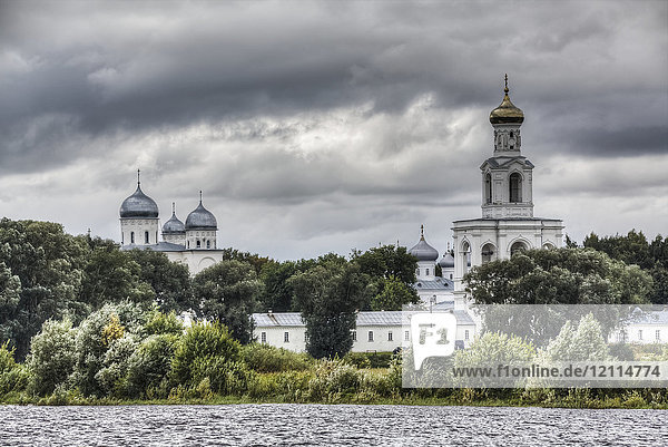 Glockenturm (rechts)  Zverin-Kloster; Welikij Nowgorod  Gebiet Nowgorod  Russland
