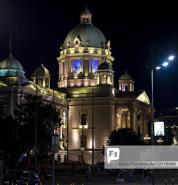 Haus der Nationalversammlung von Serbien in Belgrad bei Nacht; Belgrad  Vojvodina  Serbien