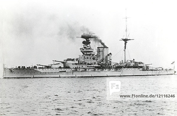 HMS Warspite  ein Schlachtschiff der Queen-Elizabeth-Klasse  das in den frühen 1910er Jahren für die Royal Navy gebaut wurde  Laterna Magica
