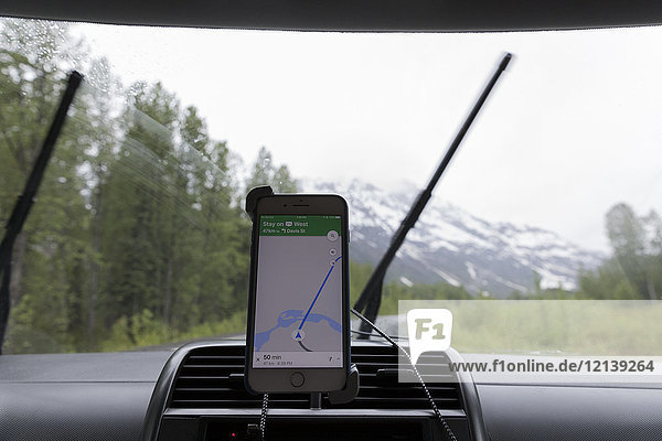 Handy-Navigation im Auto