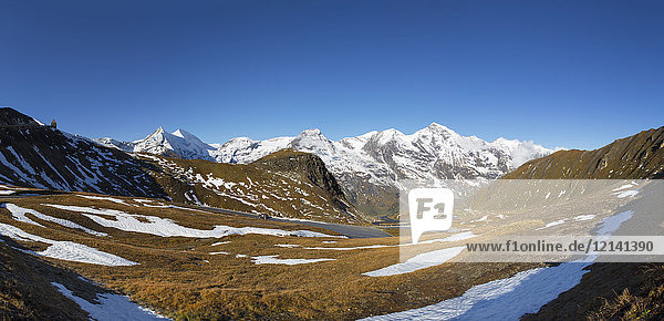 Österreich  Salzburger Land  Großglockner Hochalpenstraße  Fuscher Toerl  Blick auf das Große Wiesbachhorn  Nationalpark Hohe Tauern