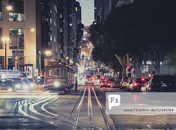 USA Kalifornien San Francisco California Street bei Nacht