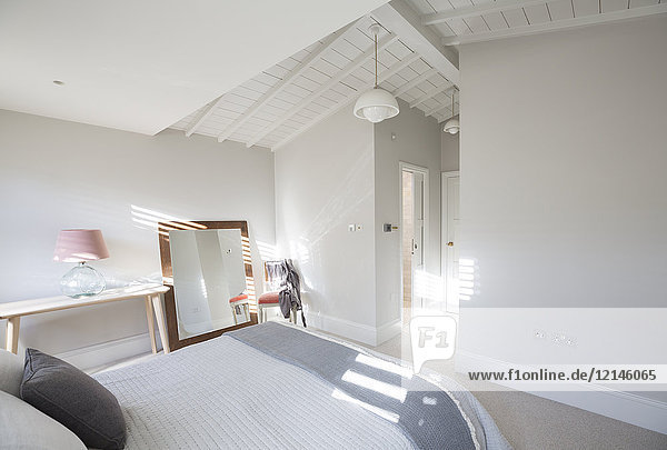 Abwesenheit,Architektur,Decke,Einfachheit,Farbe,Fotografie