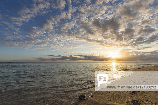 Mauritius  Südwestküste  Indischer Ozean  Le Morne  Strand bei Sonnenuntergang