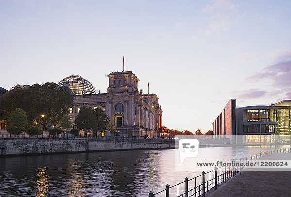 Germany Berlin Regierungsviertel Reichstag building und Paul-Loebe-Building at Spree river
