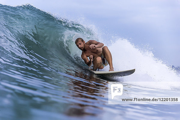 Indonesien  Bali  Surfer