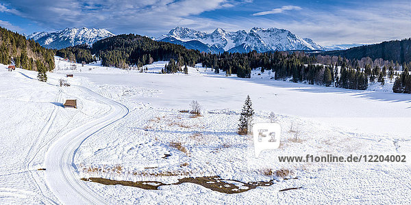 Deutschland  Bayern  Oberbayern  Garmisch-Partenkirchen  Werdenfelser Land  Geroldsee im Winter