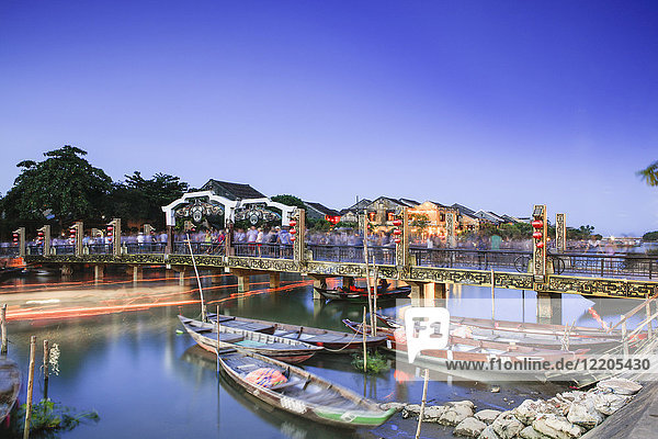 The Lantern Bridge over the Thu Bon River in the historic centre  Hoi An  UNESCO World Heritage Site  Vietnam  Indochina  Southeast Asia  Asia