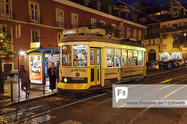 Straßenbahn 28  Stadtteil Alfama  Lissabon  Portugal  Europa