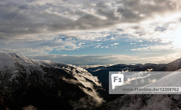 Panoramablick auf die Berge  Fagaras  Brasov  Rumänien  Europa