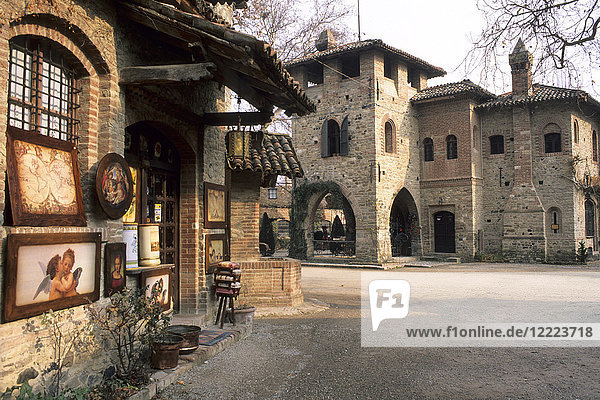 Das mittelalterliche Dorf Grazzano Visconti  Emilia Romagna  Italien
