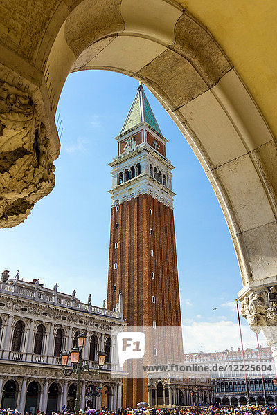 Italien  Venetien  Venedig  Glockenturm von St. Markus