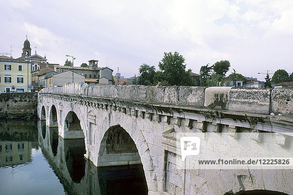Die Tiberio-Brücke  Rimini  Emilia Romagna  Italien