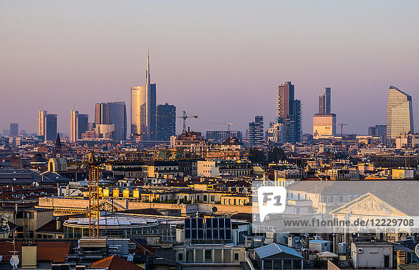 Italien  Lombardei  Mailand  Skyline mit Unicredit Tower vom Domdach aus gesehen