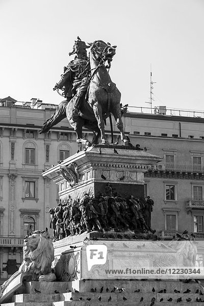 Italien  Lombardei  Mailand  Domplatz  Statue von Vittorio Emanuele II