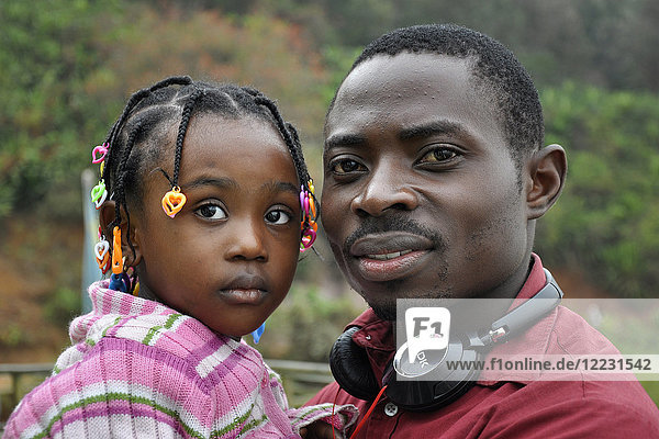 Demokratische Republik Kongo  Vater mit seiner Tochter