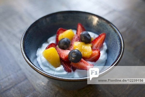 Frisches Obst in Joghurt