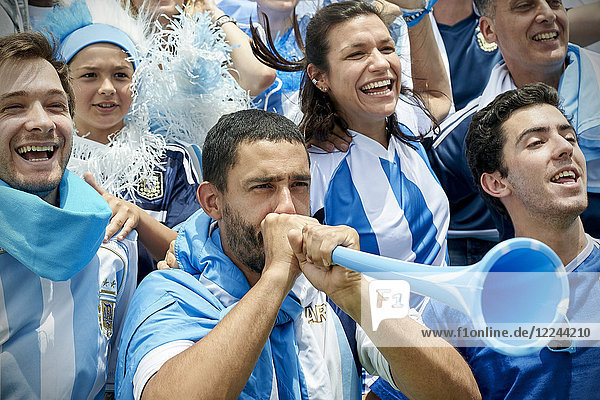 Argentinische Fußballfans beim Fußballspiel