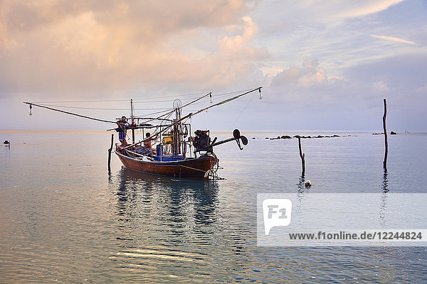 Tintenfisch-Fischerboot  Koh Samui  Thailand  Südostasien  Asien