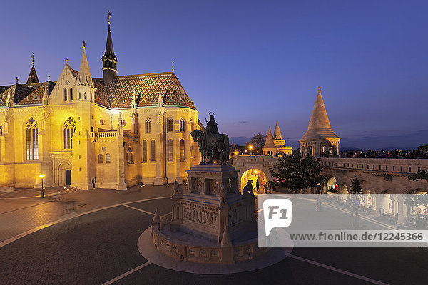 Reiterstandbild von König Stephan I.  Matthiaskirche  Fischerbastei  Budapest  Ungarn  Europa