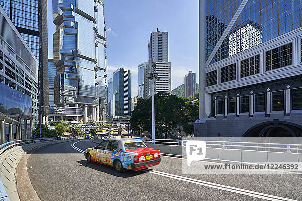 Rotes Taxi in Central  Hongkong Island  Hongkong  China  Asien
