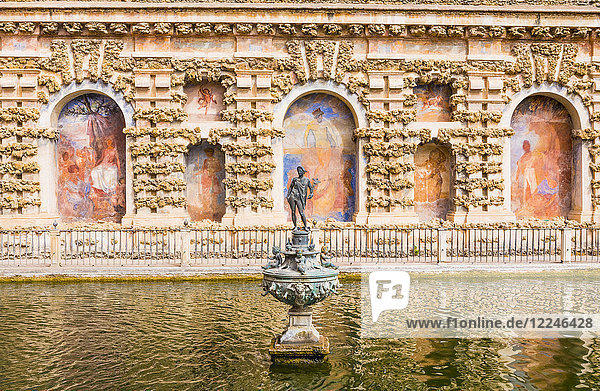 Das Merkurbecken im Real Alcazar  UNESCO-Weltkulturerbe  Sevilla  Andalusien (Andalusien)  Spanien  Europa