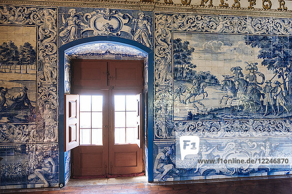 Azulejos  Innenraum des Palastes von Sintra  Sintra  Portugal  Europa