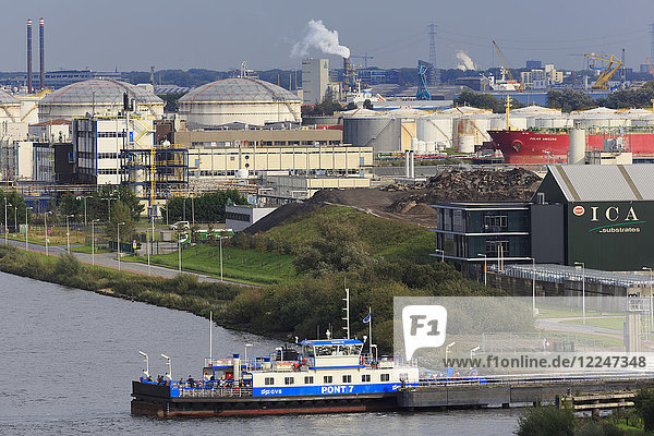 Zaandam-Fähre  Nordsee-Kanal  Amsterdam  Niederlande  Europa