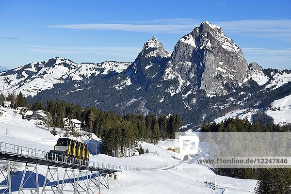 Seilbahn Schwyz-Stoos  steilste Standseilbahn der Welt  Rückseite der grossen und kleinen Mythen  Stoos  Kanton Schwyz  Schweiz  Europa