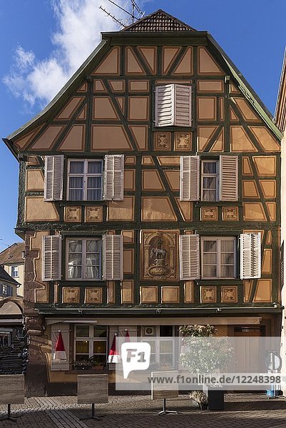 Hotel Zum Elefant  historisches Fachwerkhaus aus dem 15. Jahrhundert  Ribeauvillé  Elsass  Frankreich  Europa