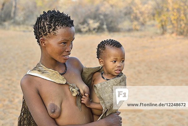 San woman with toddler in her arms  Bushman tribe  portrait  Kalahari  Namibia  Africa