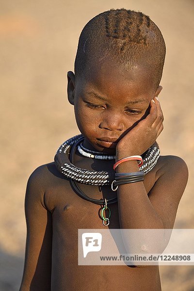 Himbamädchen mit Halskette  Porträt  Kunene  Kaokoveld  Namibia  Afrika
