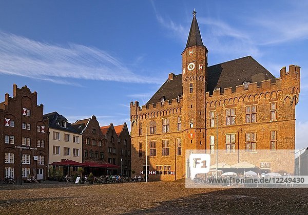 Gotisches Rathaus  Rathausplatz  Kalkar  Niederrhein  Nordrhein-Westfalen  Deutschland  Europa