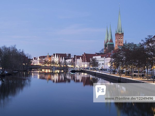 Altstadt  Abenddämmerung  Hansestadt Lübeck  Schleswig-Holstein  Deutschland  Europa