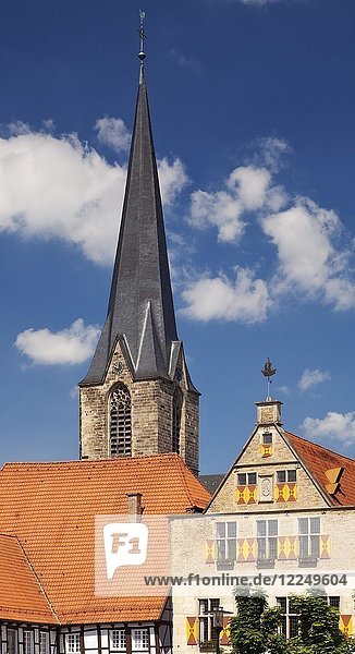 Rathaus mit Kirche St. Christophorus  Werne  Ruhrgebiet  Nordrhein-Westfalen  Deutschland  Europa